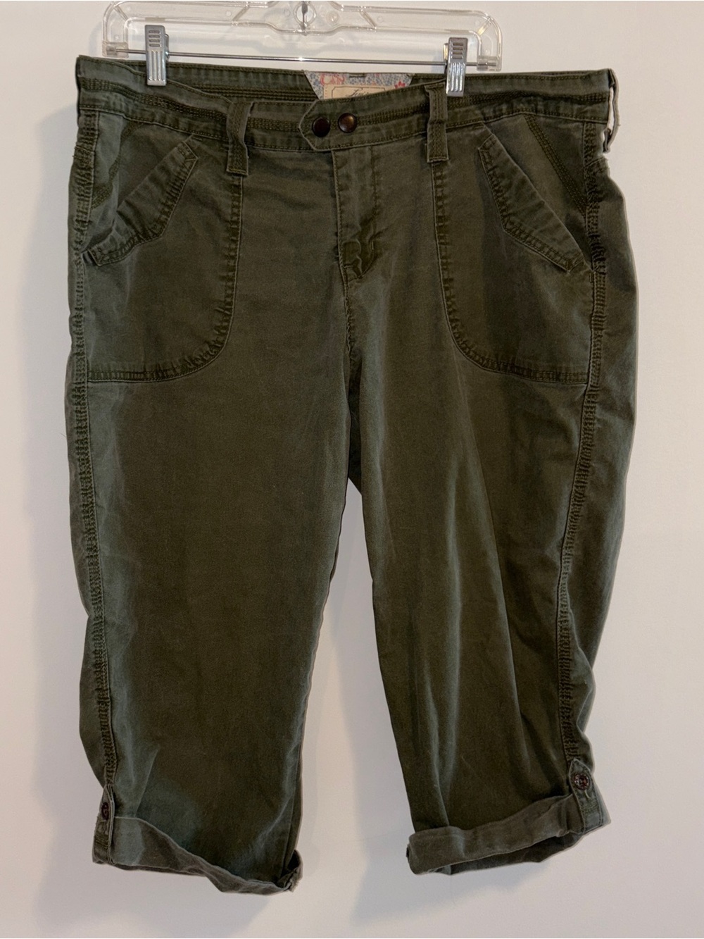 Women’s Army Green Levi’s Capri Pants Size: 18M